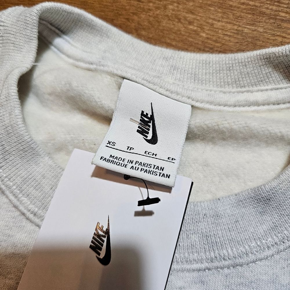 Nike Solo Swoosh Crewneck Sweatshirt Heather Grey XS Unisex Fleece DX1361-051 LE - Picture 8 of 13